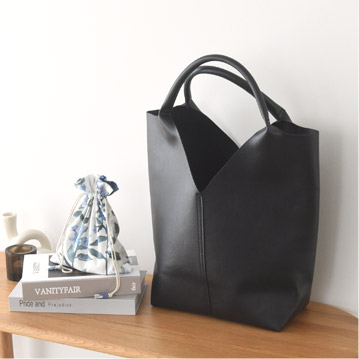 軽量 肩にかけやすい Vカットトートバッグ／カウリーナ kauliina【送料無料】