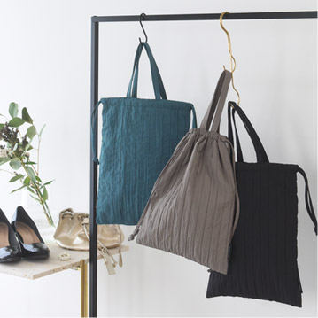 bon moment フォーマルシーンにも 靴を仕切れる 2WAY 巾着シューズバッグ／ボンモマン