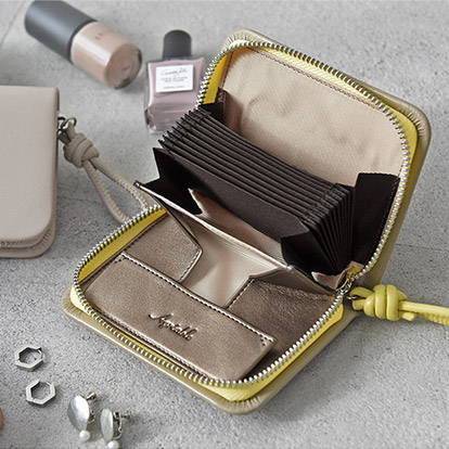 本革ラムレザー コインケース付カードケース 二つ折り財布 じゃばら 蛇腹アグレアーブル Agreable