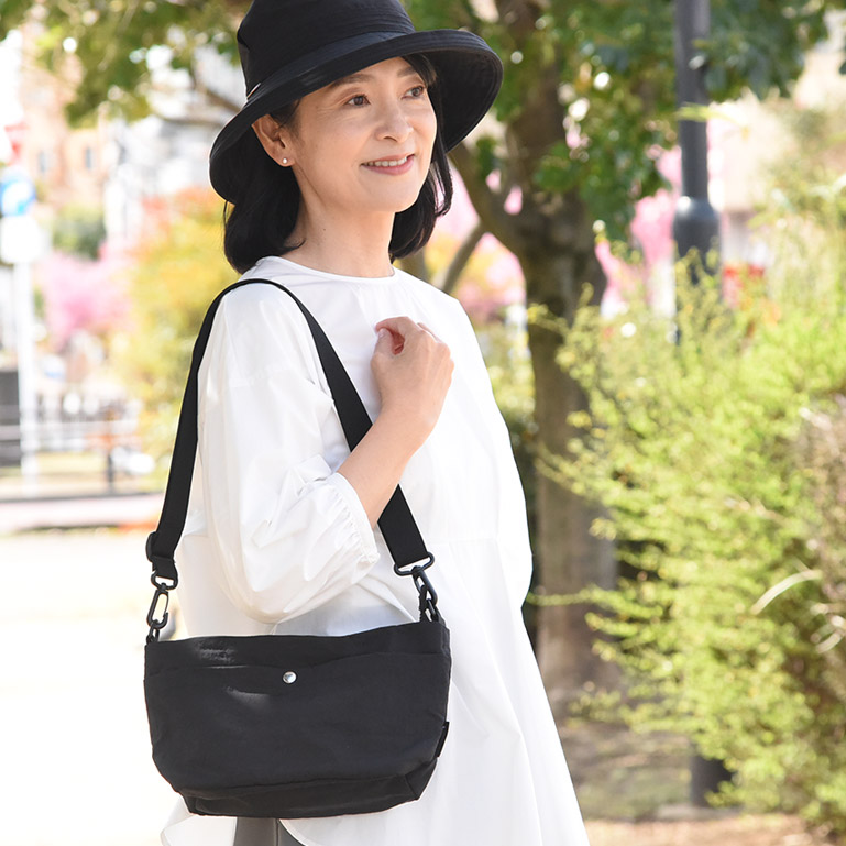 bon moment バッグの中が整理できる ショルダーバッグボンモマン