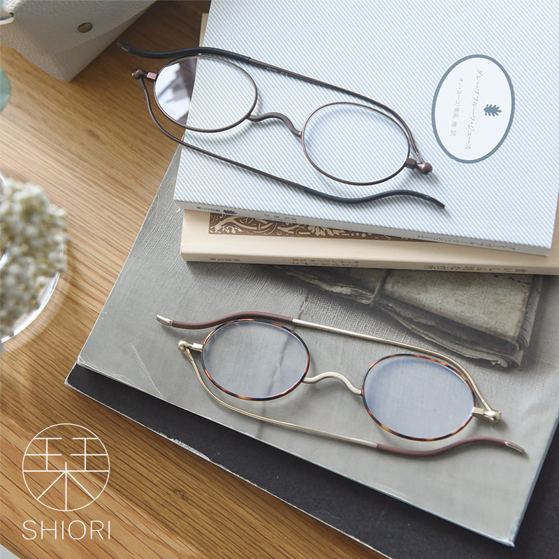 栞のように薄い スリムに持ち運べるリーディンググラス 老眼鏡/SHIORI 栞