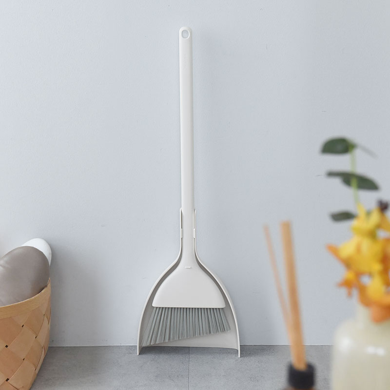 167531 マーナ 掃きやすく自立する ほうき ちりとり／MARNA