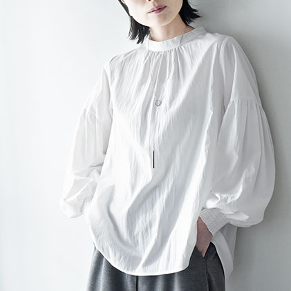 オケージョンにも普段着にも 袖ボリュームブラウス／kauliina カウリーナ