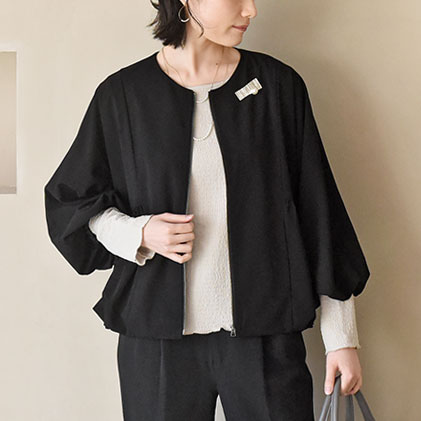 ペプラムデザインでスタイルアップ 上品見え バルーンジャケット ジップブルゾン／Agreable アグレアーブル