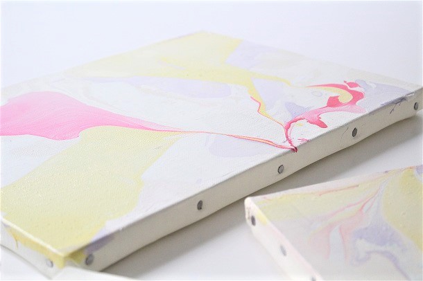 【プチDIY】　気分はマーブル！余ったマニキュアでできる、春色マーブリング