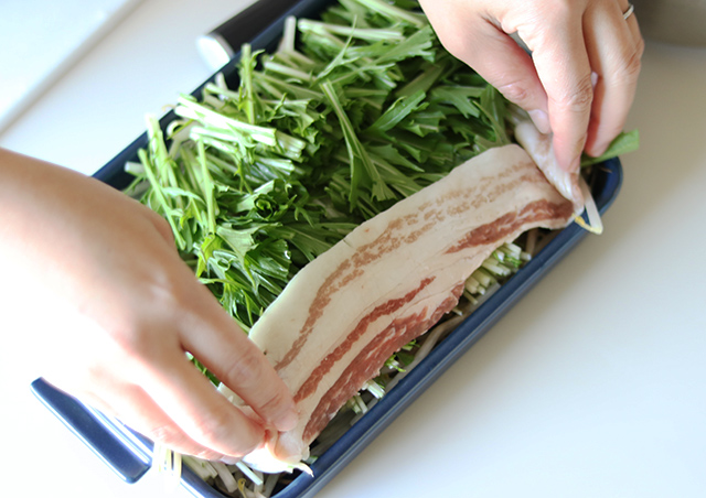 グリラーで 豚バラともやしの「ご馳走風」レンチンレシピ