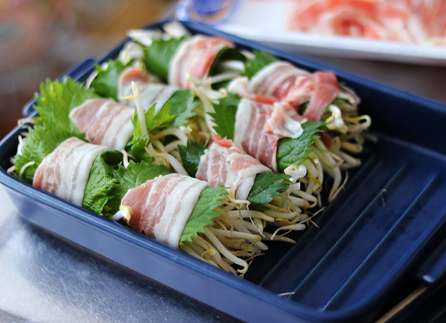 グリラーで 豚バラともやしの「ご馳走風」レンチンレシピ