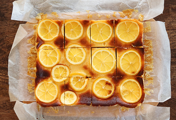 【雨の日に愉しむホームパーティー　第6回】手土産レシピ：琺瑯バットで作る「レモンチーズケーキ」