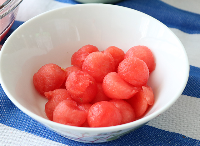 見ても食べてもスイカ!なゼリーで夏を演出