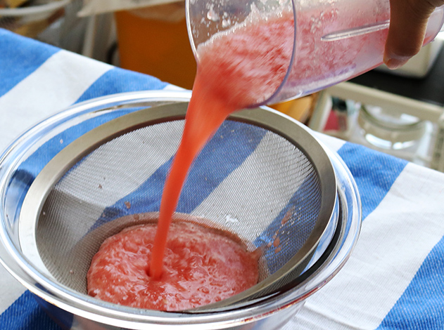 見ても食べてもスイカ!なゼリーで夏を演出