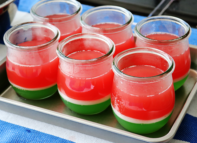 見ても食べてもスイカ!なゼリーで夏を演出