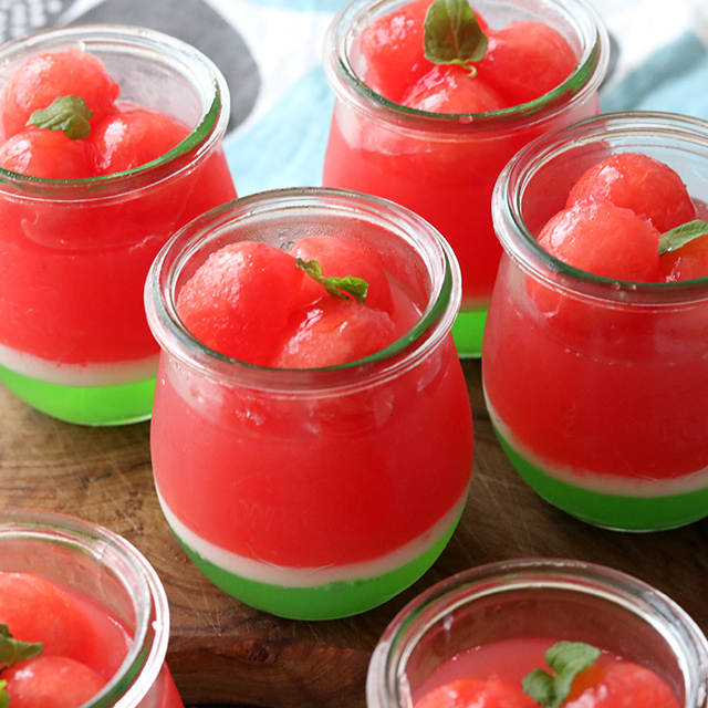 見ても食べてもスイカ!なゼリーで夏を演出