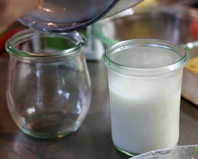 【フランス風おもてなし料理 第5回】デザート「苺ソースのミルクプリン風」