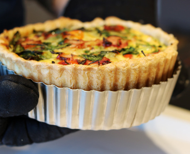 【もうすぐクリスマス4】まるでお店みたいな厚焼きキッシュ&リース風手羽元のオーブン焼き