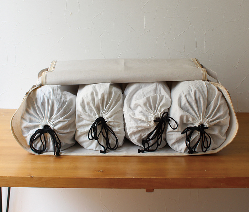 【冬寝具の衣替え】家族分の毛布がスッポリ!収納グッズ見つけました。