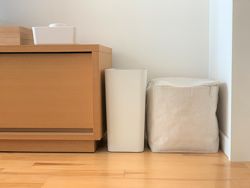 タワーゴミ箱、空間を上手に仕切るスクエア型