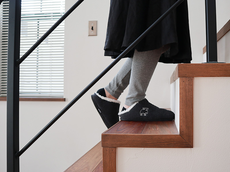 床暖房がなくたって! 冷んやり床に欠かせない我が家のエルク