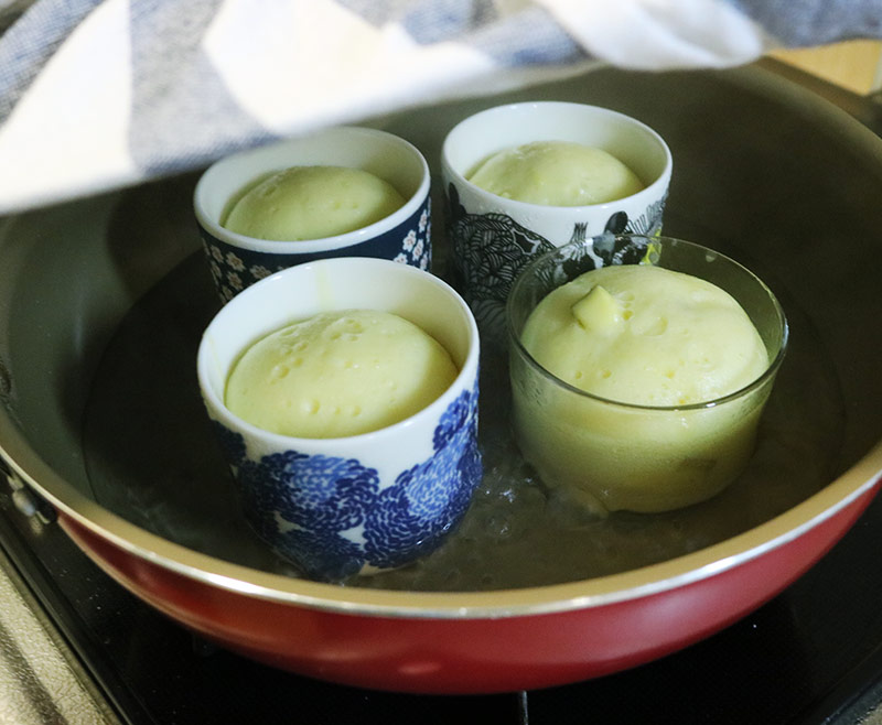 【ホットケーキミックスを使いこなそう第2回】朝すぐに作れる!フライパン&レンチンで作る「簡単蒸しパン」