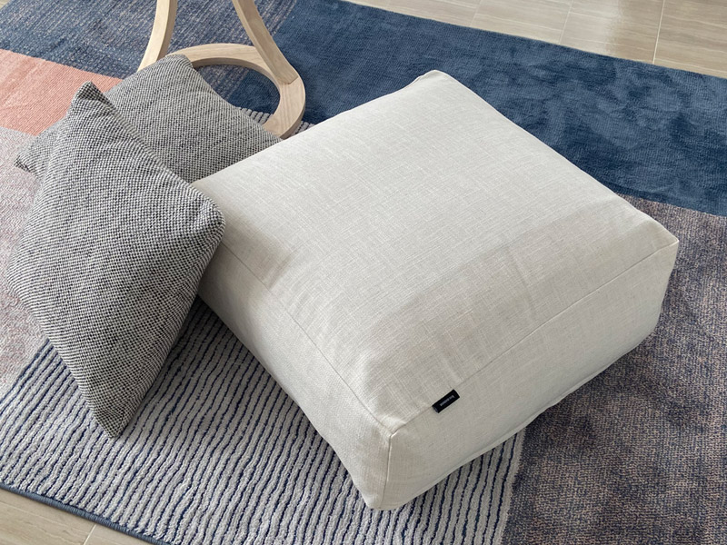 布団をリビングにおけばクローゼットがスッキリ!インテリアになる布団収納ケース。