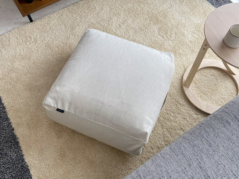 布団をリビングにおけばクローゼットがスッキリ!インテリアになる布団収納ケース。