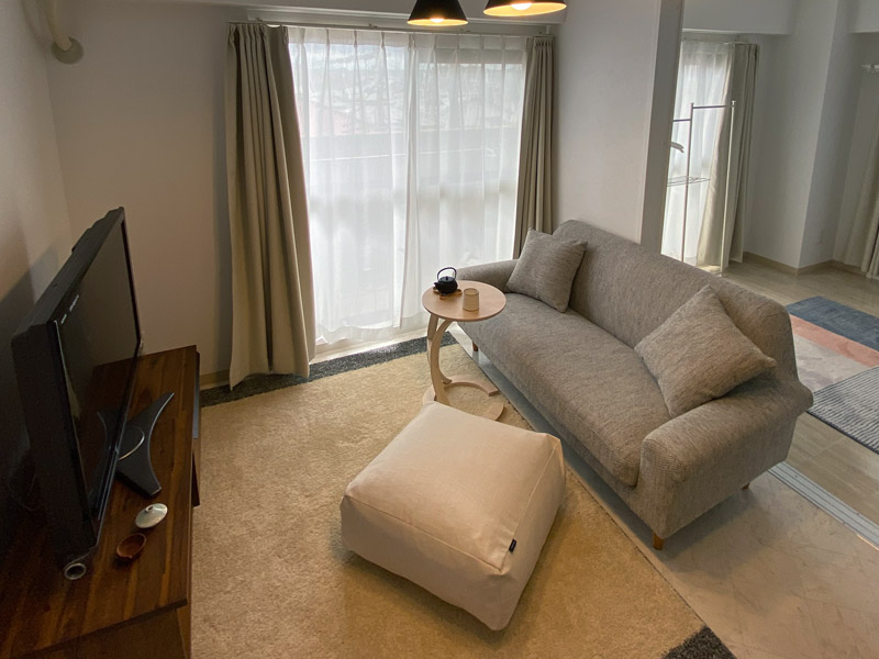 布団をリビングにおけばクローゼットがスッキリ!インテリアになる布団収納ケース。