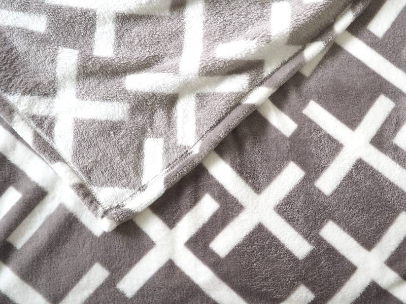 今年は北欧ライクな総柄デザインが仲間入り!「伝説の毛布」で秋冬じたくをはじめよう。