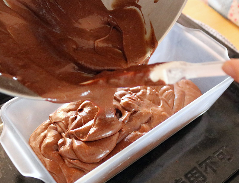 おうちバレンタインを楽しもう!メレンゲなし、混ぜて焼くだけ「生チョコ風ガトーショコラ」