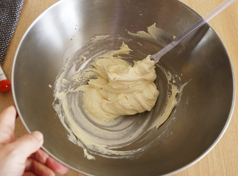 おうちバレンタインを楽しもう!混ぜて焼くだけ、しっとり風味の「チョコレートチーズケーキ」