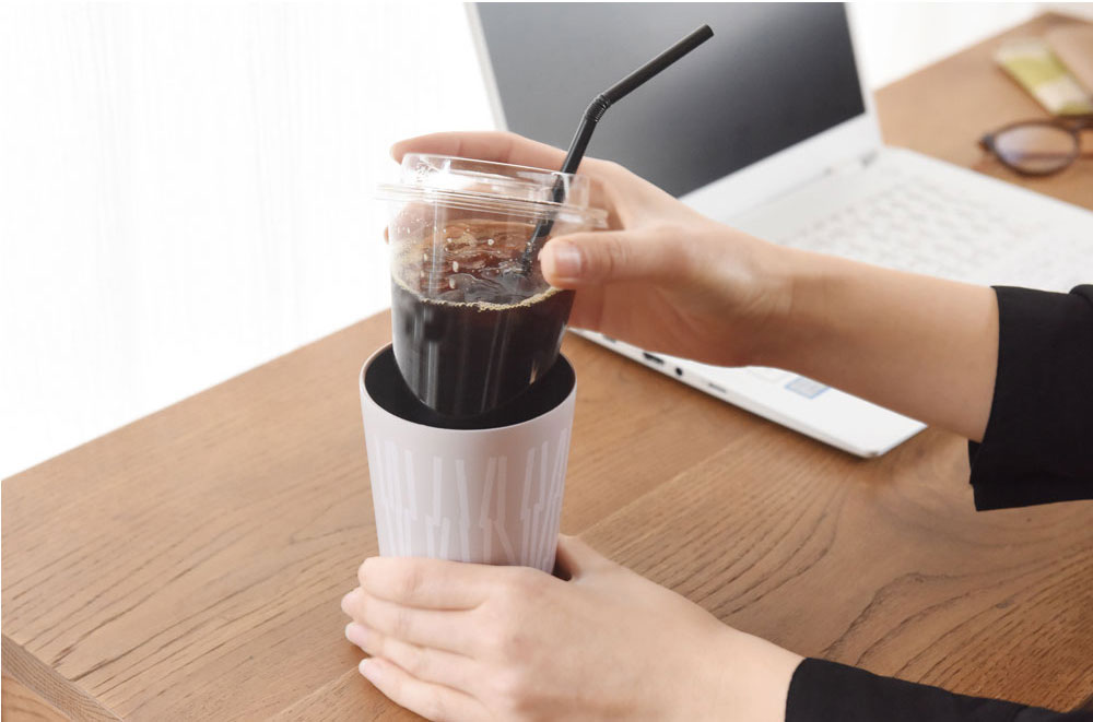 コンビニコーヒーそのままIN。飲み切るまで氷が生きてる幸せ♪ 「ボンモマン 保冷タンブラー」使用レポ