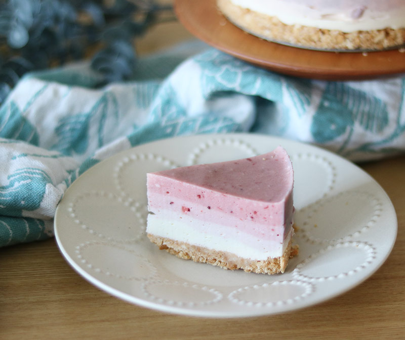 いちごミルクのもとで作る、グラデーションの「苺レアチーズケーキ」