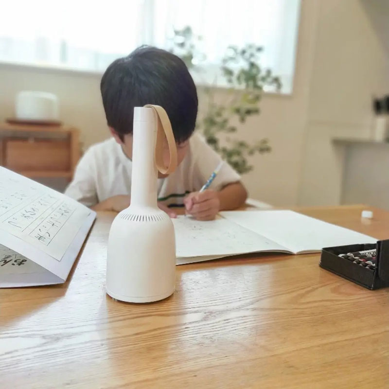 ママたちから高支持率!新色が登場した、子どもも使える卓上クリーナー「バキューミ」【インスタグラマーさんの使用レポ】