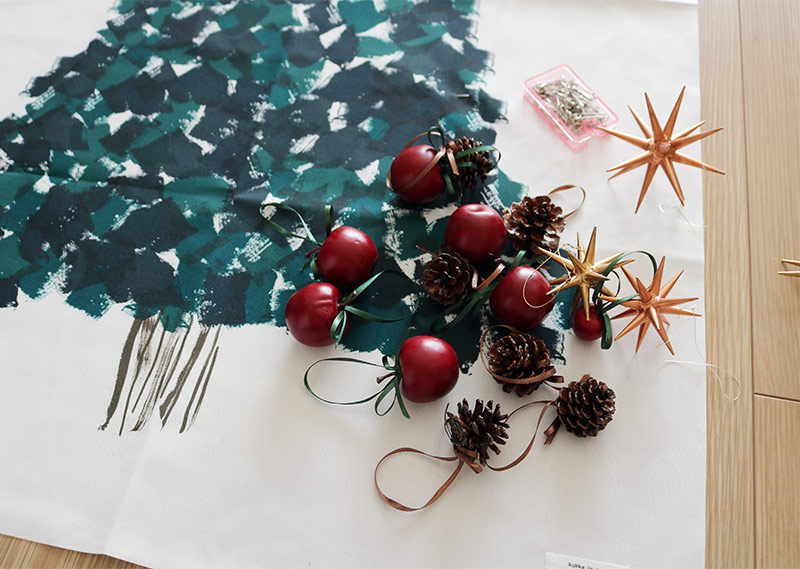 リビングの壁を有効活用!北欧テイストの「クリスマスタペストリー」でもっと楽しむおうちクリスマス