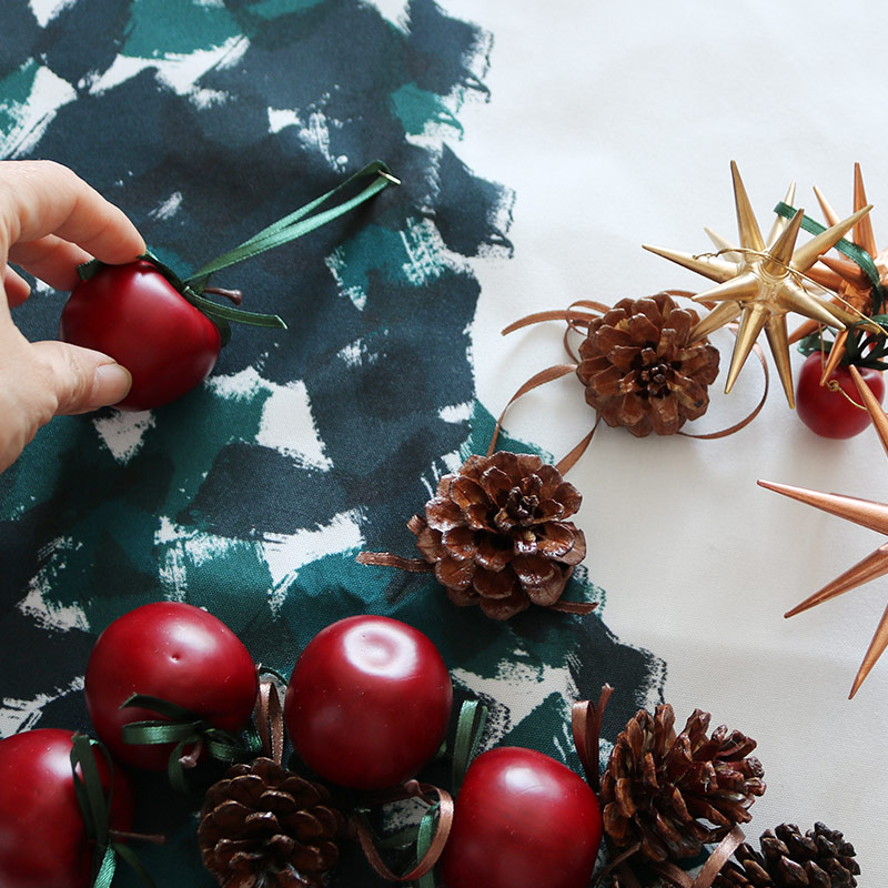 リビングの壁を有効活用!北欧テイストの「クリスマスタペストリー」でもっと楽しむおうちクリスマス