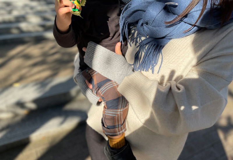 手袋しない派だった私も、ようやく見つけた！一日中使えるカシミア混2way手袋【スタッフの使い方】