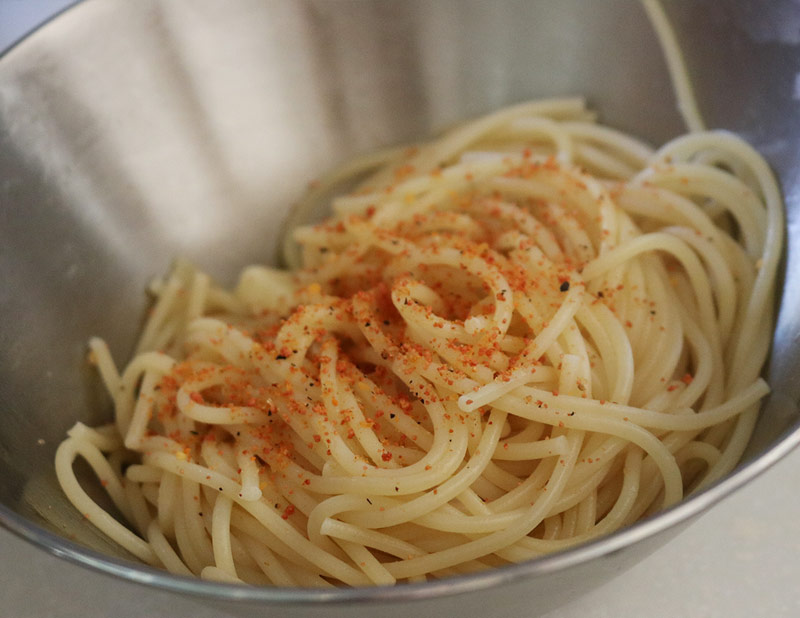 ファミリーにこそ一本常備!めんたいスパイス一振りで叶う「大人の味変」。