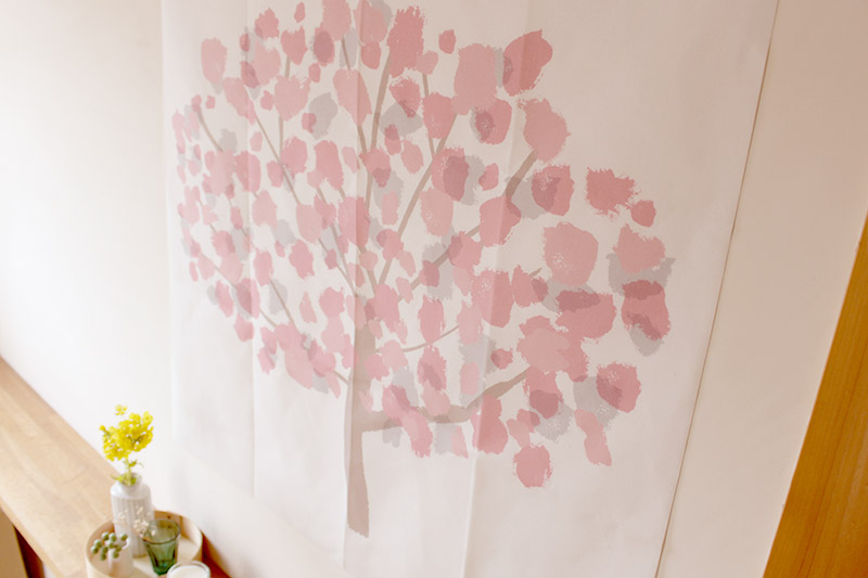 季節先取り。「春を呼び込むタペストリー」で気分ワクワク模様替え