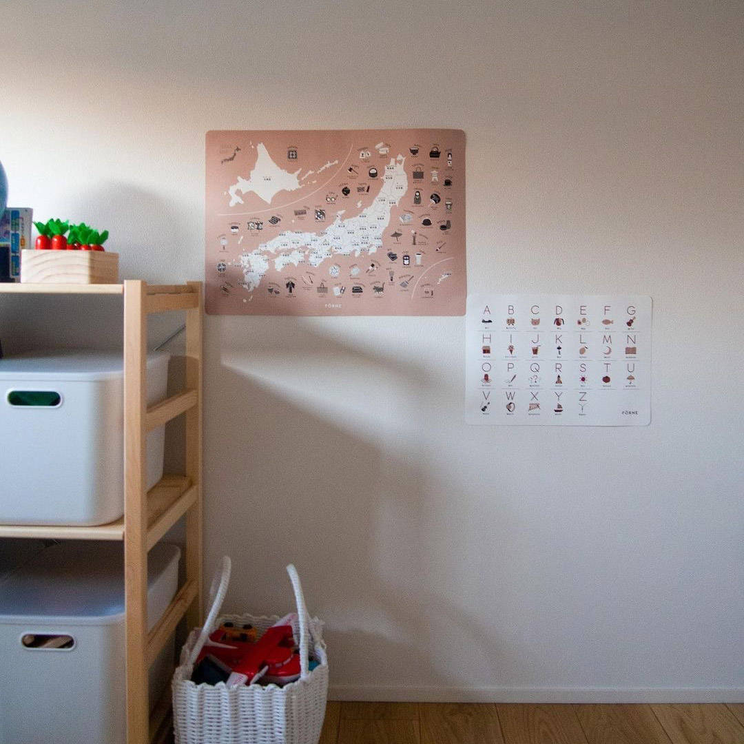 暮らしに馴染む知育グッズ「フォルネ」の知育ポスターを取り入れた子供部屋インテリア集