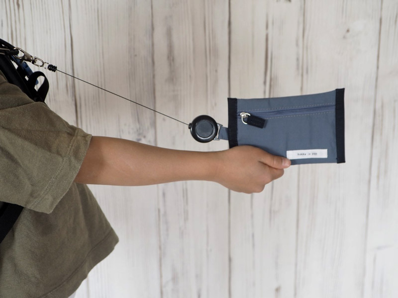 はじめてのPASMOデビューに。バッグにつけられるから「なくさない、持たせて安心！」リール付き パスケース＆コインケース