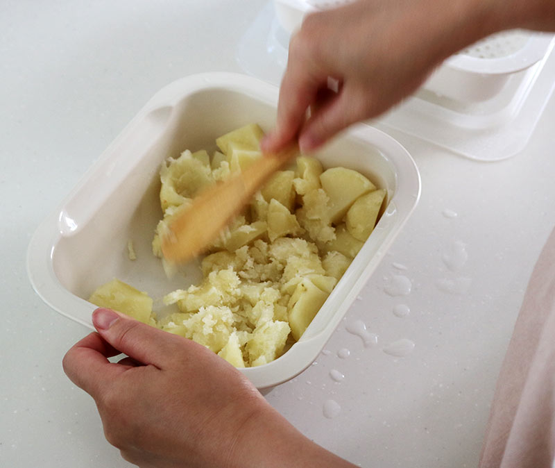 レンチンであと一品が気軽に叶う!副菜からメイン料理もこなせる「コランダー」の使い方