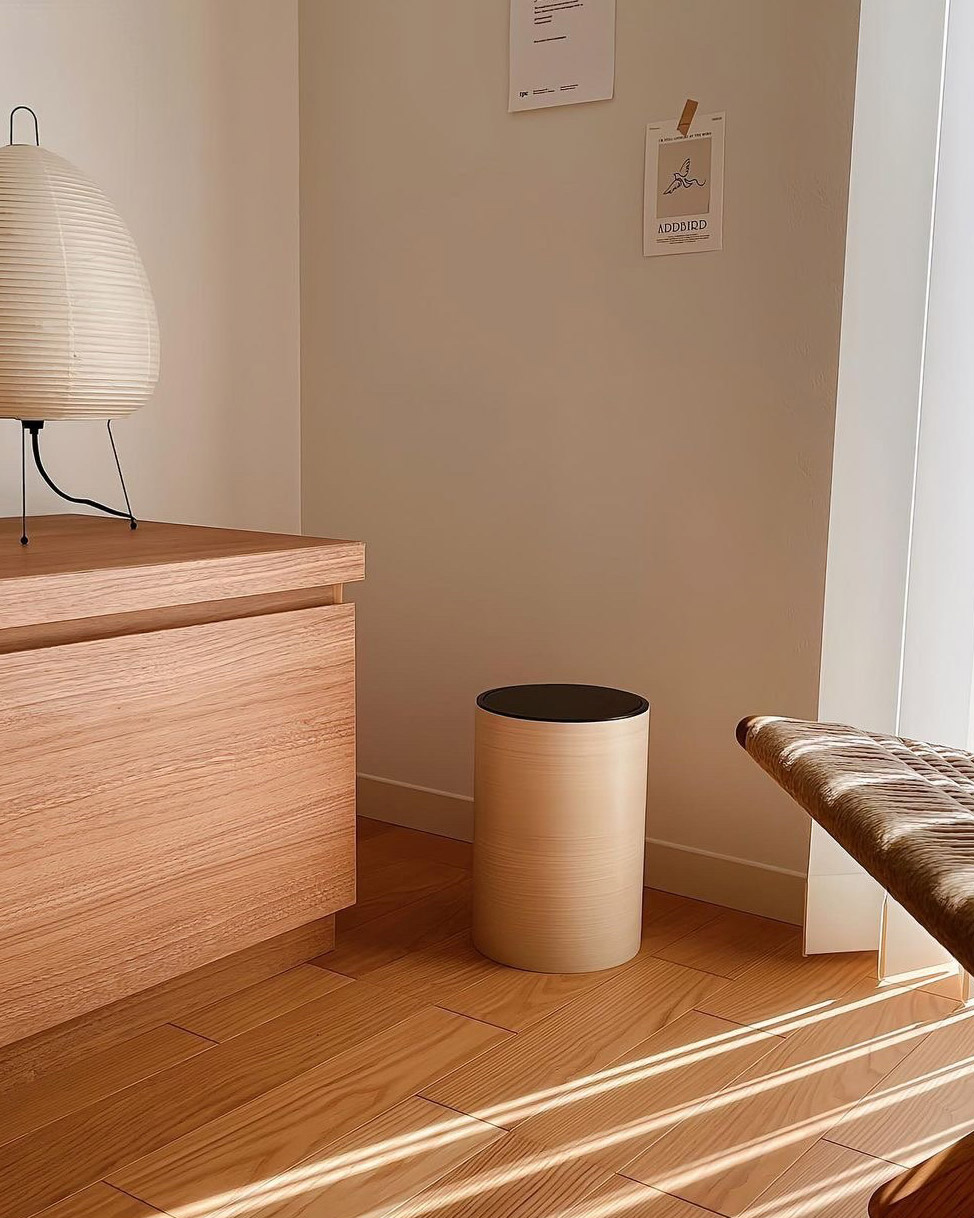 お部屋になくてはならない「ゴミ箱」の生活感が消える!美しき紀州塗りのある暮らし【インスタグラマーさんのもの選び】