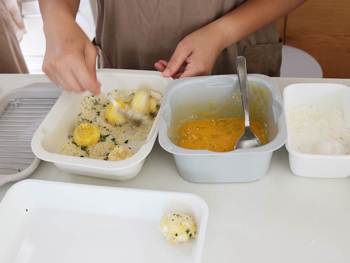 ちょっと飲む日に、こんなおつまみはいかが?「マッシュルームと生ハムモッツァレラチーズのフライ」