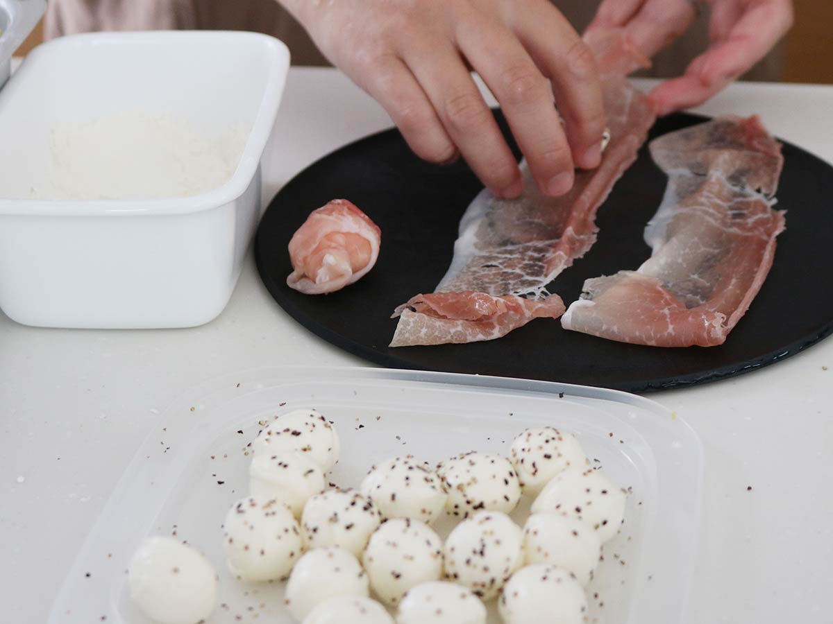 ちょっと飲む日に、こんなおつまみはいかが?「マッシュルームと生ハムモッツァレラチーズのフライ」