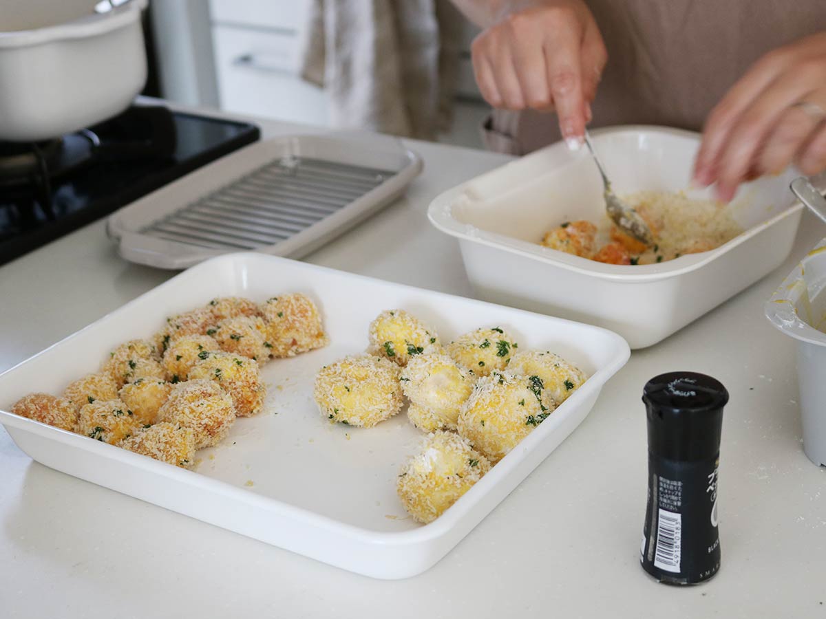 ちょっと飲む日に、こんなおつまみはいかが?「マッシュルームと生ハムモッツァレラチーズのフライ」