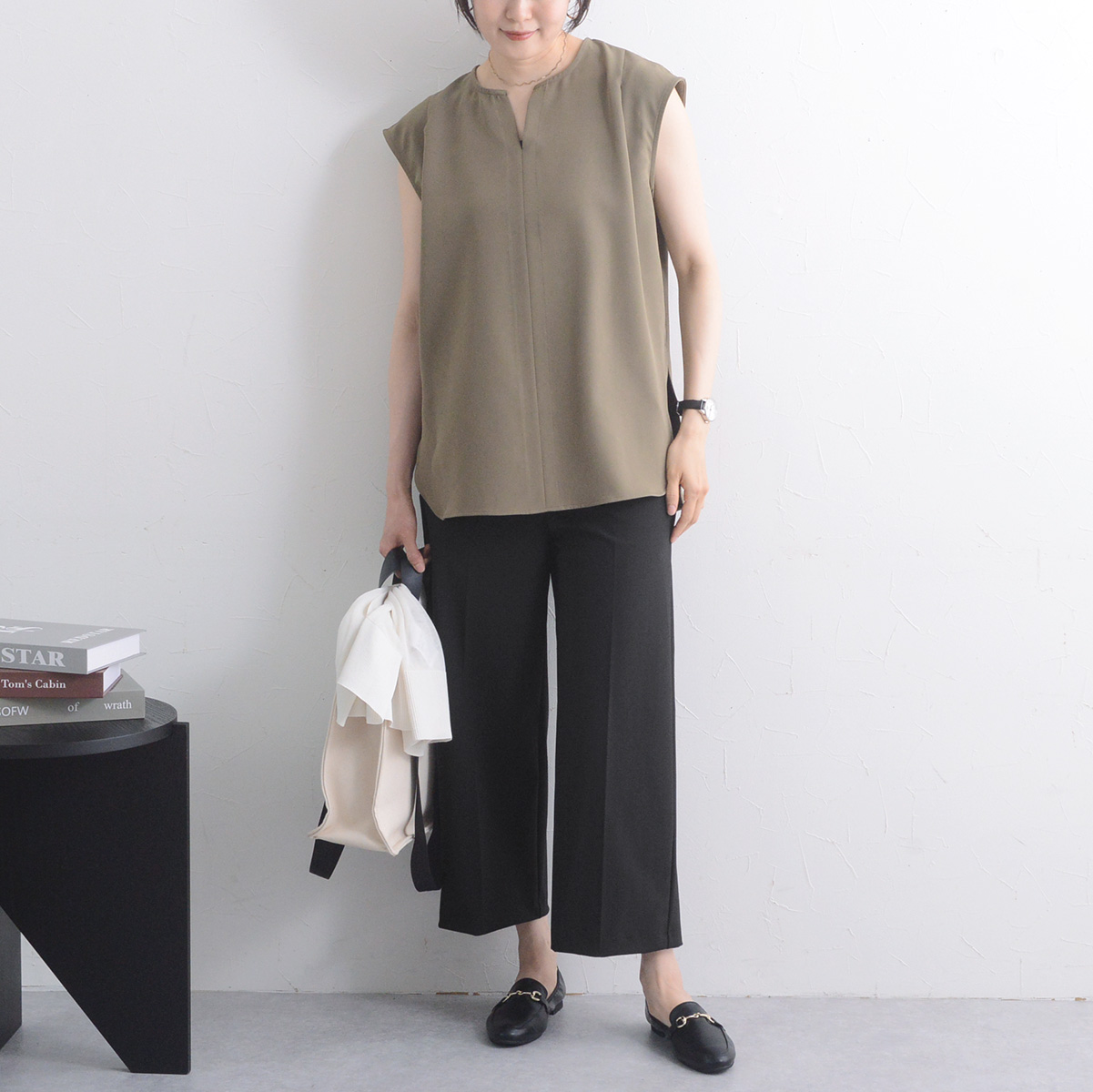 「ラク×きれい」を叶えるブラウス&パンツ、猛暑日の快適ウェアをスタッフがコーディネート!