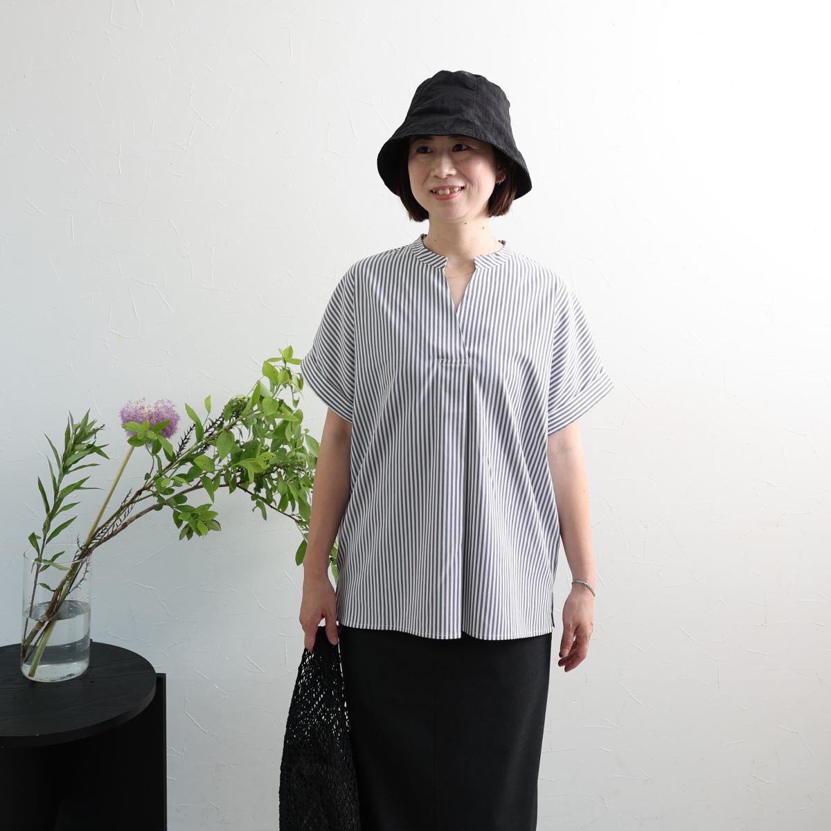 「ラク×きれい」を叶えるブラウス&パンツ、猛暑日の快適ウェアをスタッフがコーディネート!