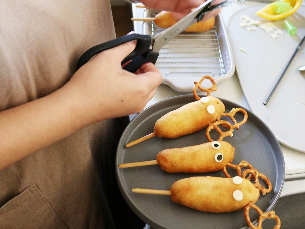 クリスマスの食卓彩る「トナカイアメリカンドッグ」と「リースのポタージュ」