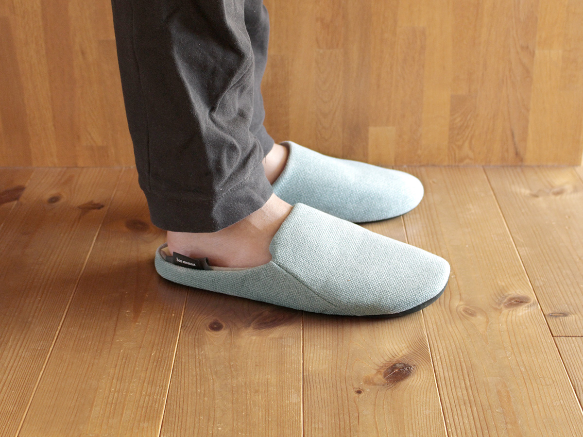 釘やガラスを踏んでも大丈夫。イザという時の安心に、普段使いの「防災スリッパ」