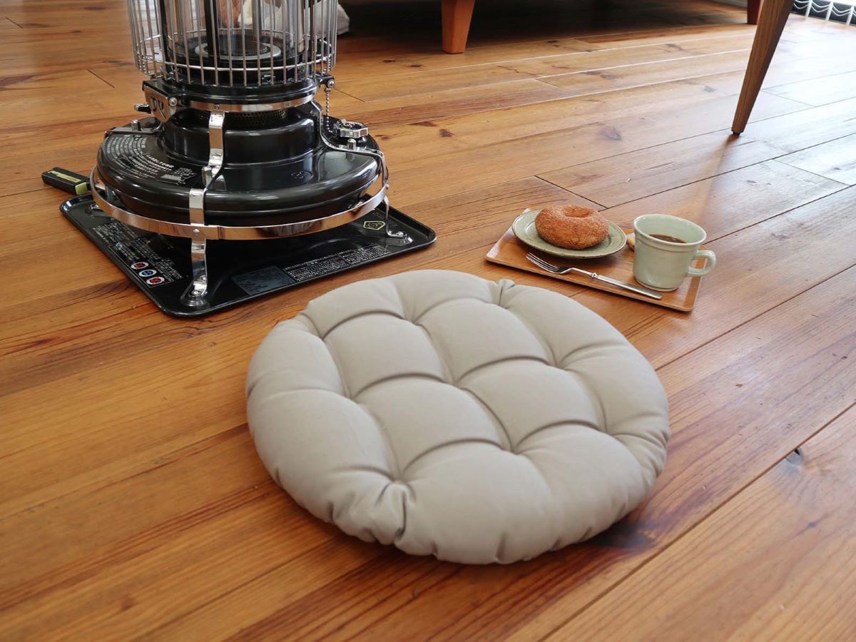 スタッフのお家に仲間入り。「おしりの冷え＆イタイ」から守る、もっちりクッション愛用レポート