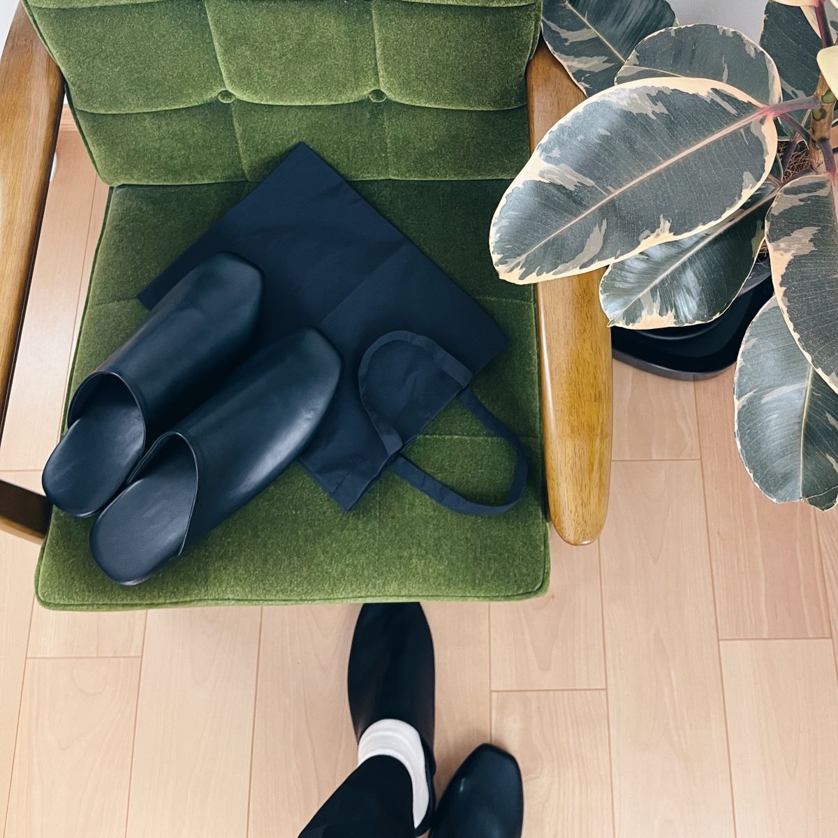 「履ければなんでもいい」はNG！学校行事はパパもママも綺麗に履けて、疲れにくいスリッパを【インスタグラマーさんのもの選び】