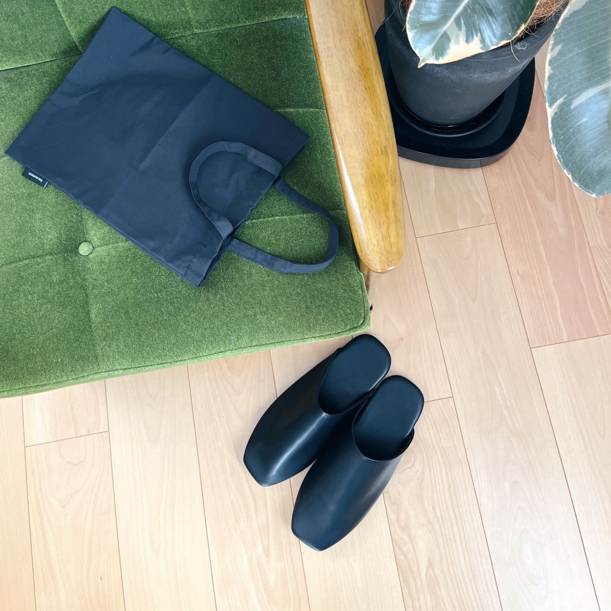 「履ければなんでもいい」はNG！学校行事はパパもママも綺麗に履けて、疲れにくいスリッパを【インスタグラマーさんのもの選び】